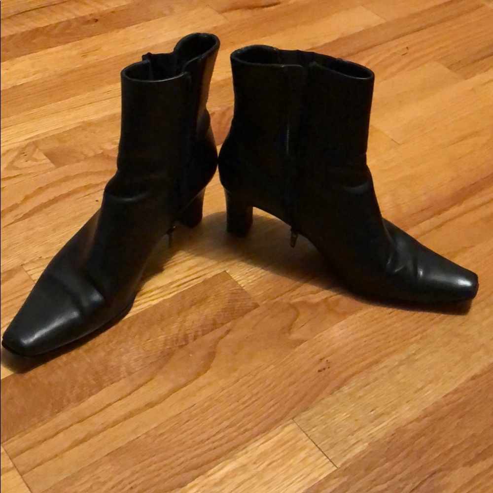 Women’s Liz Claiborne black boots